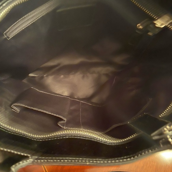 Gorgeous barely used patent leather coach bag - Picture 6 of 10